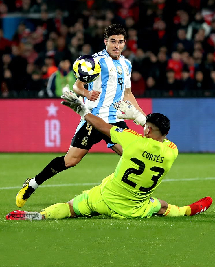 Argentina derrota a Chile y asegura primer puesto